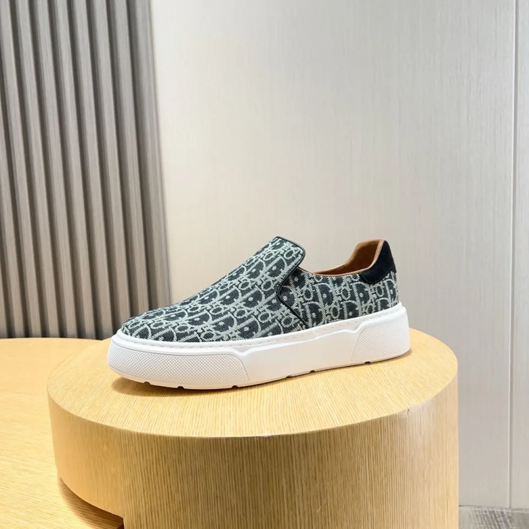 Men's men's shoes💰P380💰[DIOR] Dior's new slip-on shoes🆕Exclusive hot-selling items✨Very comfortable on the feet, fine workmanship Material: Original fabric➕High-quality sheepskin lining + original wear-resistant outsole👍🏻Features: High-end and comfortable, purely handmade to create the perfect shoe that suits you best. Number of yards: 38–45